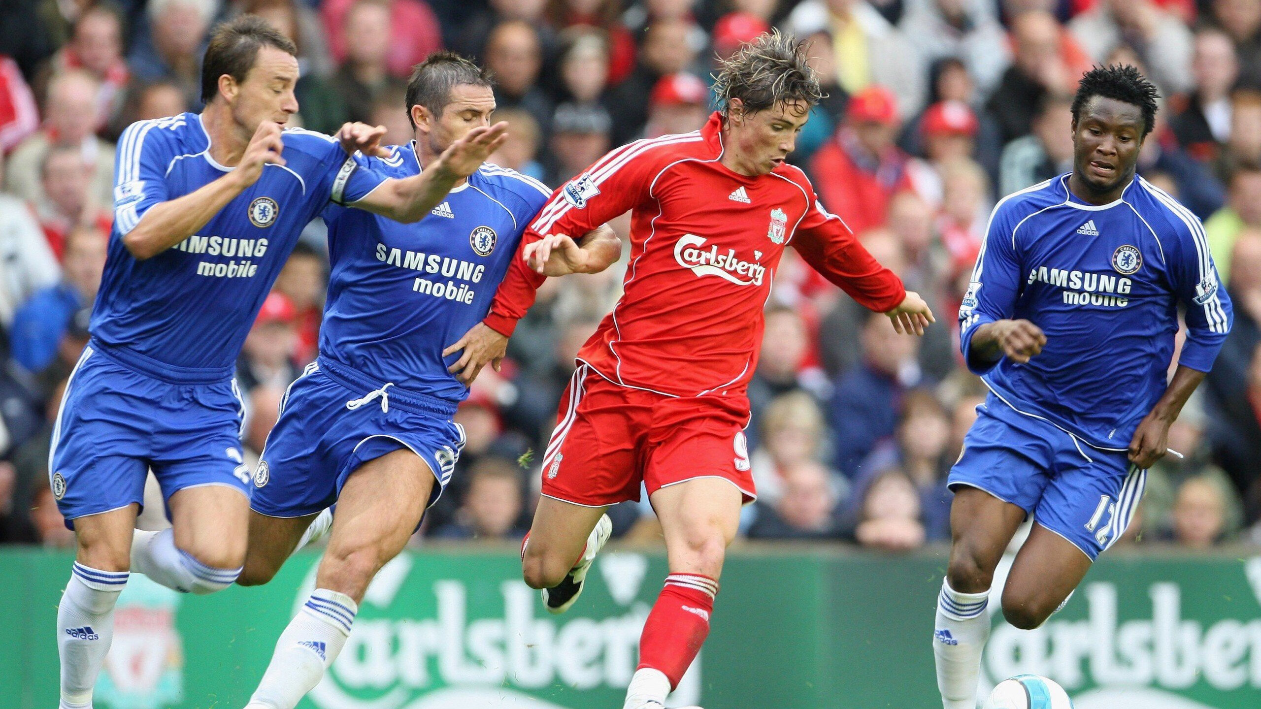 气候突变干扰场地状态裁判频繁暂停比赛确保安全，气候突变事件